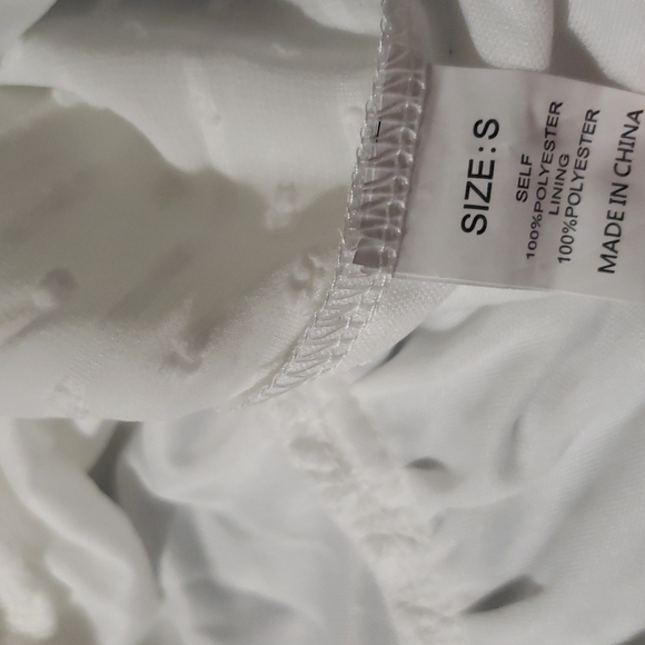 ♥️New boutique white ruffle Swiss dot deep v top - Picture 9 of 10